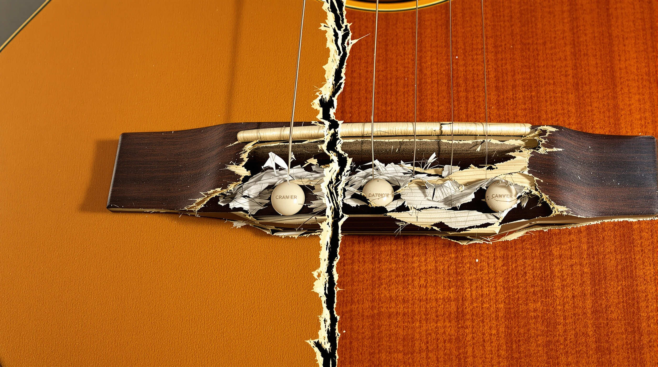 Comparaison entre patine noble et fissure structurelle sur guitare acoustique.